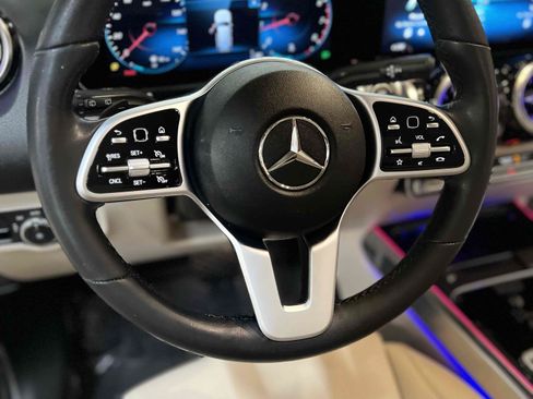 Used 2020 Mercedes-Benz GLB 250 image 34
