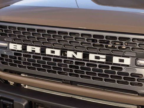 New 2026 Ford Bronco Badlands w/ Sasquatch Package AWD/4WD image 8