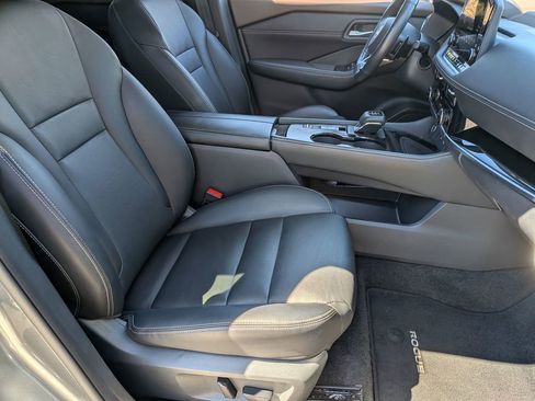 Used 2023 Nissan Rogue SL w/ SL Premium Package image 18