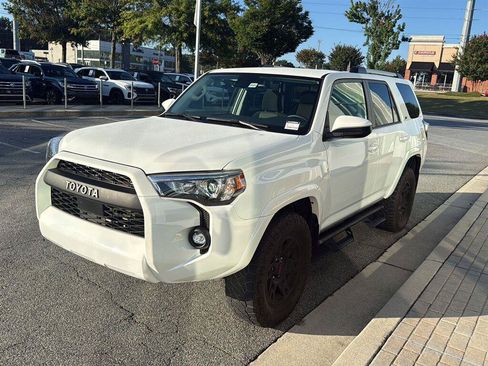 Used 2023 Toyota 4Runner SR5 AWD/4WD image 4