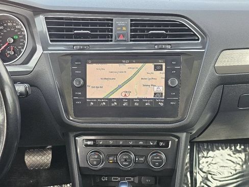 Used 2018 Volkswagen Tiguan SEL FWD image 17