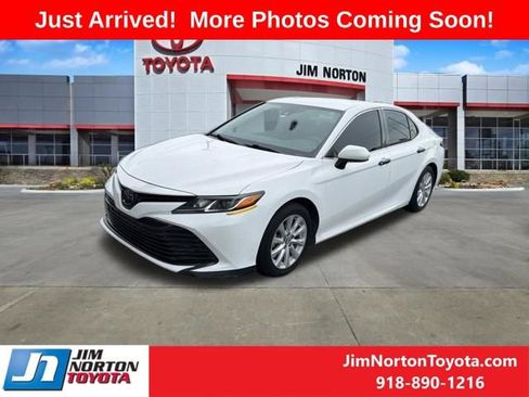 Used 2019 Toyota Camry LE FWD image 2