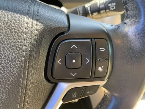 Used 2018 Toyota Highlander XLE FWD image 20
