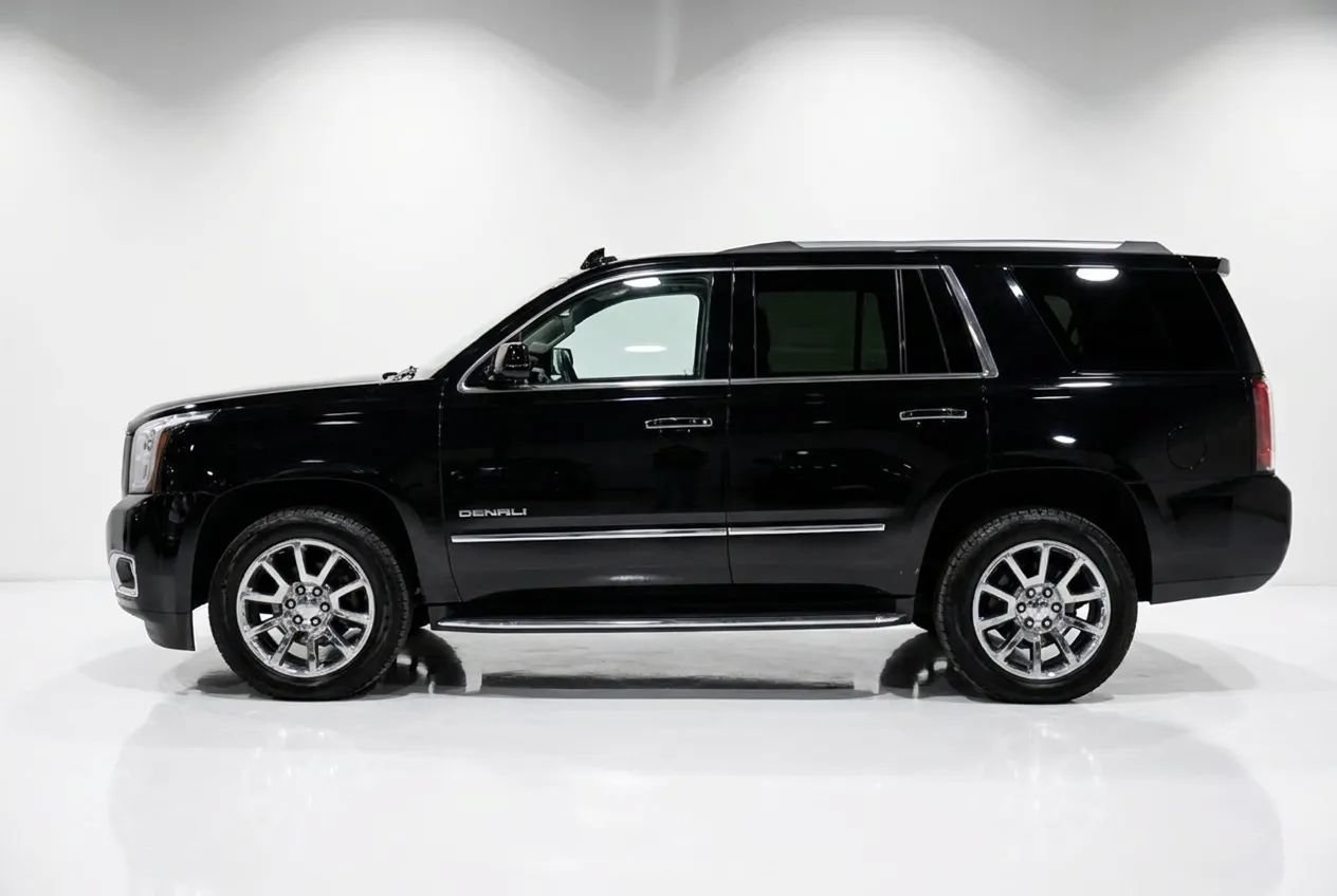 Used 2017 GMC Yukon Denali w/ Open Road Package AWD/4WD image 3
