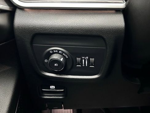 New 2025 Jeep Grand Cherokee Limited w/ Black Appearance Package image 25