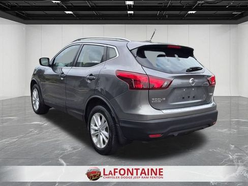 Used 2017 Nissan Rogue Sport SV AWD/4WD image 3