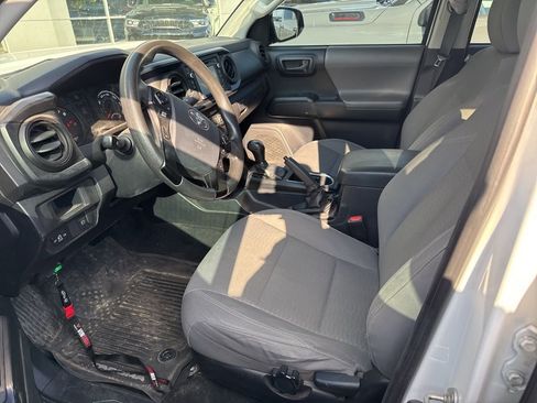 Used 2019 Toyota Tacoma SR w/ SR Convenience Package image 3
