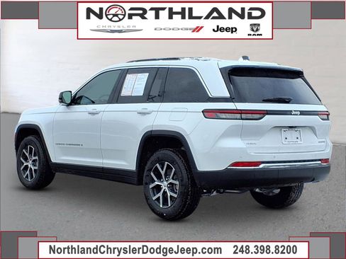 Used 2025 Jeep Grand Cherokee Limited image 2