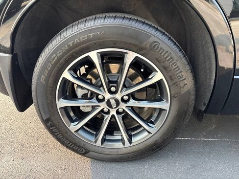 Used 2025 Cadillac XT4 Sport AWD/4WD image 11