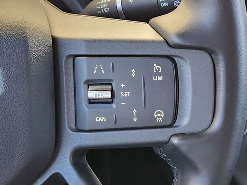 Used 2025 Land Rover Defender 130 X-Dynamic SE image 28