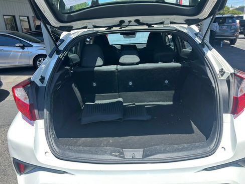 Used 2018 Toyota C-HR XLE FWD image 8