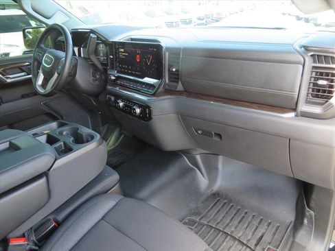 Used 2025 GMC Sierra 1500 Elevation image 13