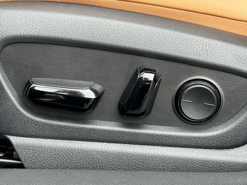 Used 2023 Lexus UX 250h FWD w/ Premium Package image 18