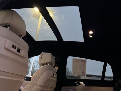 Used 2023 BMW X6 xDrive40i w/ Luxury Seating Package image 22