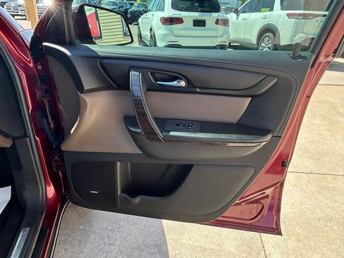 Used 2016 GMC Acadia SLT w/ Technology Package FWD image 18