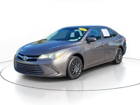 Used 2017 Toyota Camry LE FWD image 2