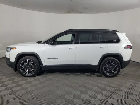Used 2026 Jeep Cherokee Overland w/ Advanced Pro Tech Group AWD/4WD image 7
