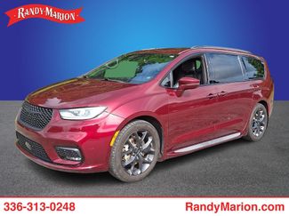 Used 2021 Chrysler Pacifica Touring-L w/ Uconnect Theater Family Group FWD video 1