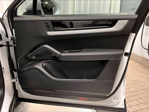 Used 2024 Porsche Cayenne S image 29