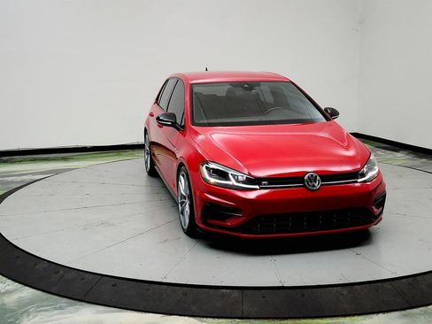 Used 2019 Volkswagen Golf 4-Door AWD/4WD image 2