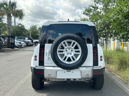 New 2025 Land Rover Defender 110 S image 3