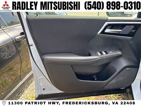 New 2026 Mitsubishi Outlander ES image 12