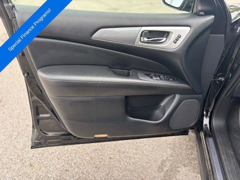 Used 2019 Nissan Pathfinder SL image 11