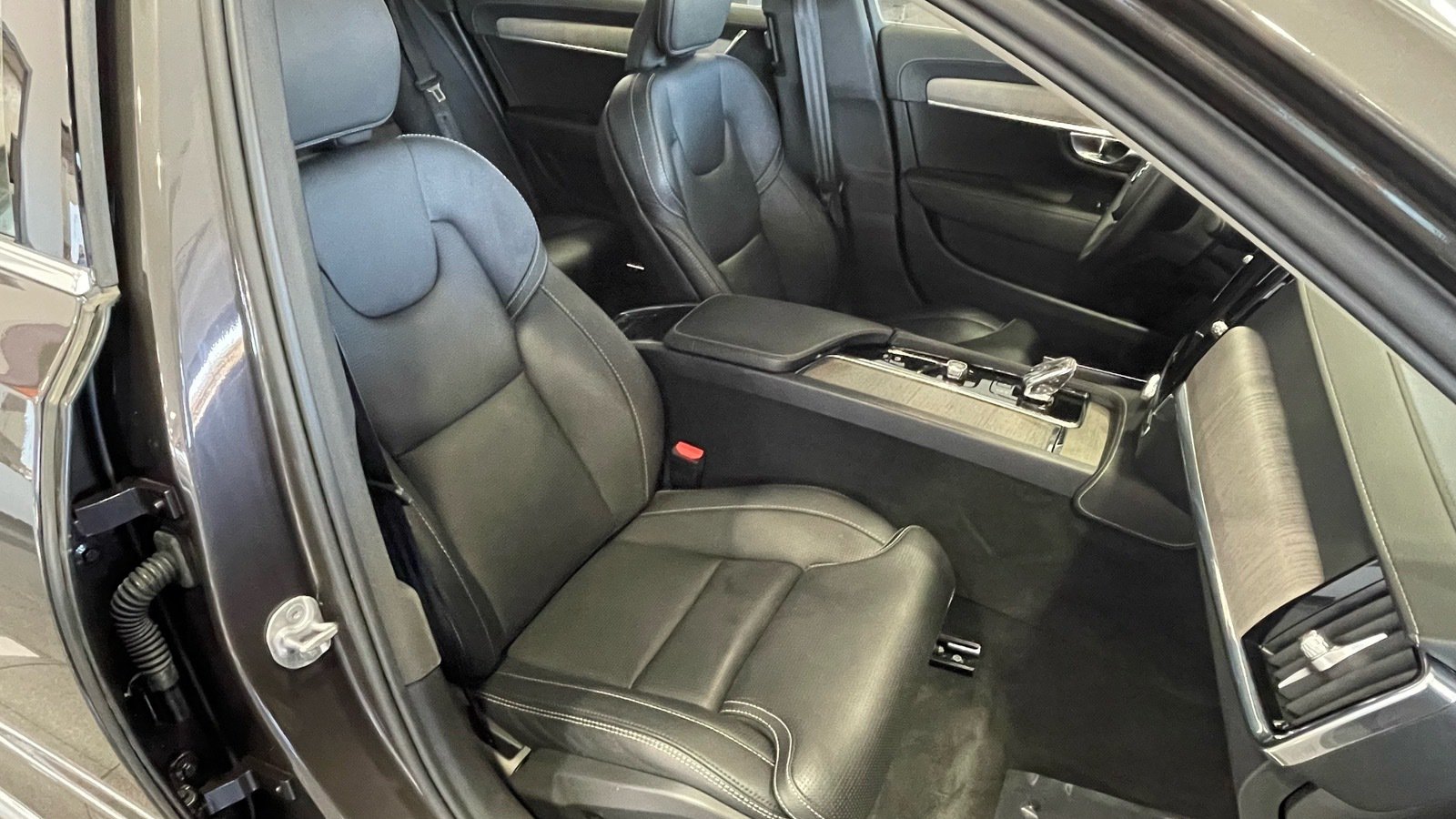 Used 2023 Volvo S90 B6 Ultimate w/ Protection Package Premier AWD/4WD image 44