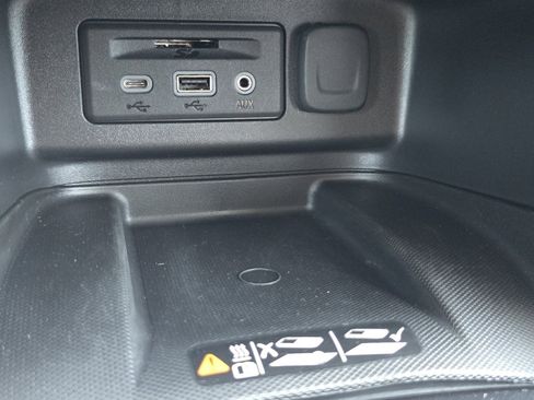 Used 2024 Chevrolet Equinox Premier AWD/4WD image 8