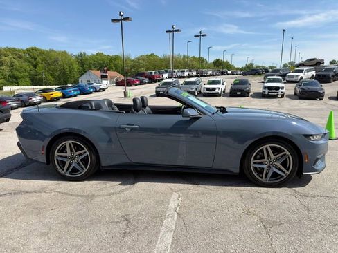 Used 2025 Ford Mustang Premium RWD image 8