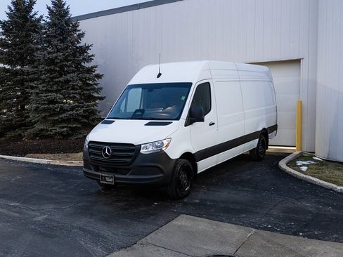 Used 2025 Mercedes-Benz Sprinter 3500 image 3