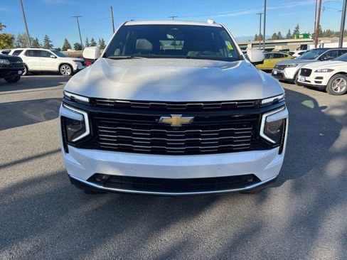 Used 2025 Chevrolet Suburban High Country image 2