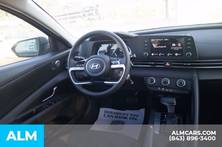 Used 2026 Hyundai Elantra SE FWD image 23