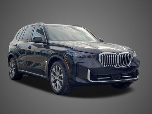 New 2026 BMW X5 xDrive50e image 3