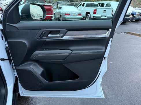 New 2026 GMC Terrain Denali w/ LPO, Floor Liner Package image 23