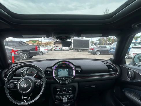 Used 2017 MINI Cooper Clubman image 24