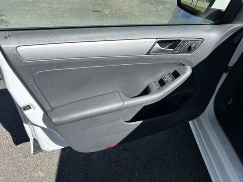 Used 2017 Volkswagen Jetta S w/ Jetta S Cold Weather Package image 12