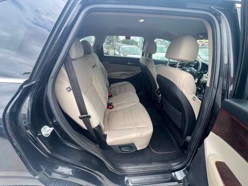 Used 2018 Kia Sorento FWD image 5