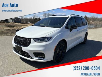 Used 2025 Chrysler Pacifica Limited