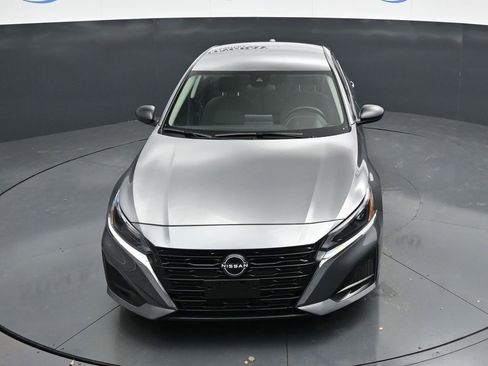 Used 2025 Nissan Altima 2.5 SV FWD image 19