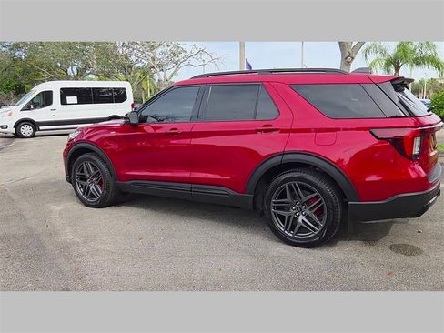 Used 2025 Ford Explorer ST-Line w/ Premium Package image 50