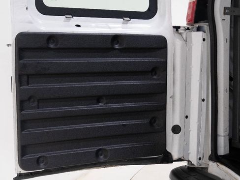 Used 2017 GMC Savana 2500 image 32