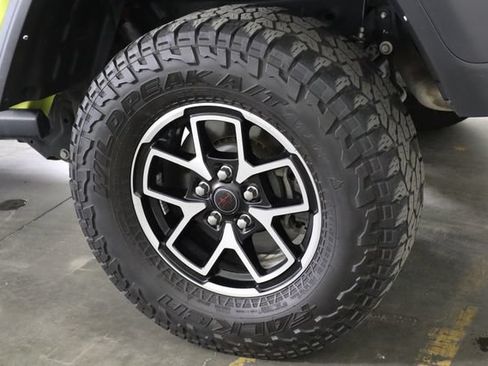 Used 2024 Jeep Gladiator Rubicon AWD/4WD image 35