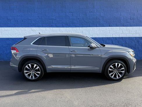 Used 2022 Volkswagen Atlas Cross Sport SEL Premium R-Line image 2