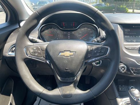 Used 2018 Chevrolet Cruze LT w/ Convenience Package FWD image 21