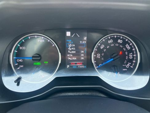 Used 2022 Toyota RAV4 XLE Premium image 25