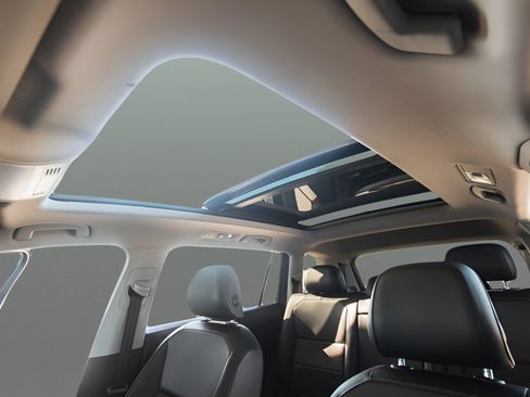 Used 2019 Volkswagen Tiguan SE w/ Panoramic Sunroof Package FWD image 10