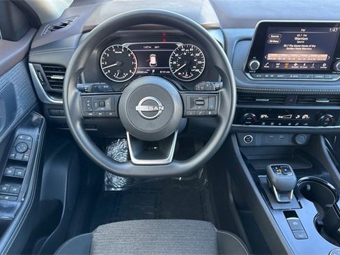 Used 2023 Nissan Rogue SV image 16