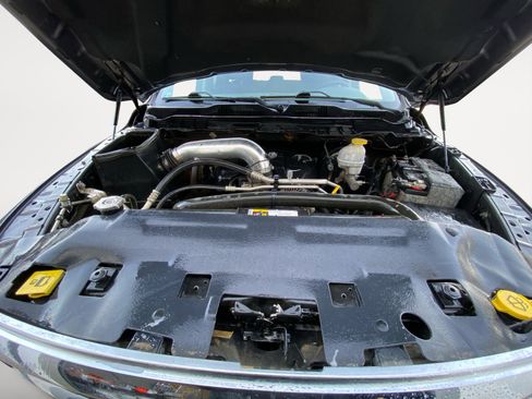 Used 2019 RAM 1500 Classic SLT image 32