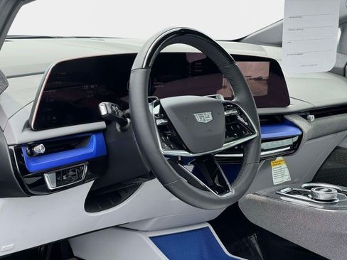 Certified 2025 Cadillac Optiq Luxury 1 AWD/4WD image 8